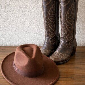 Woman's Western Boots (sz 10W) and Hat